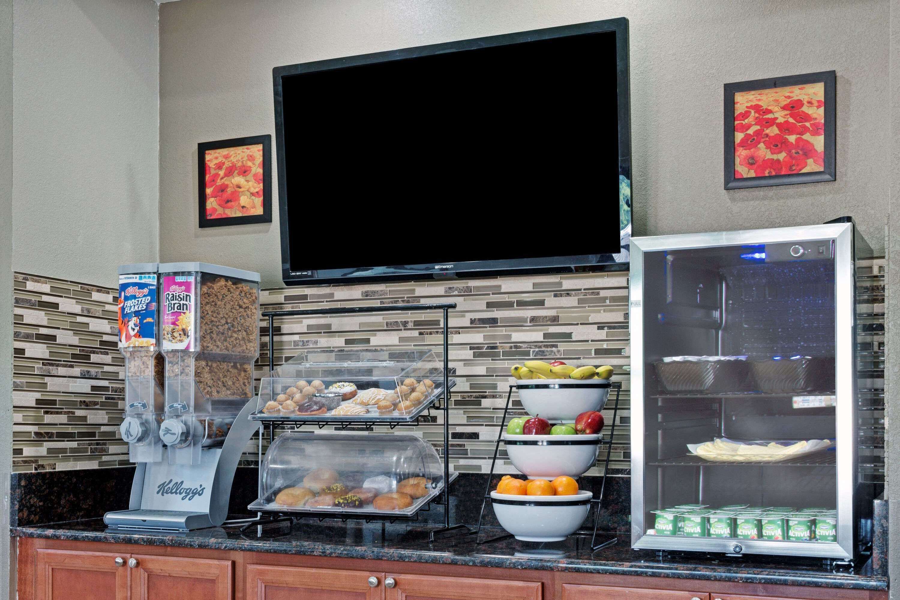 Free daily continental breakfast