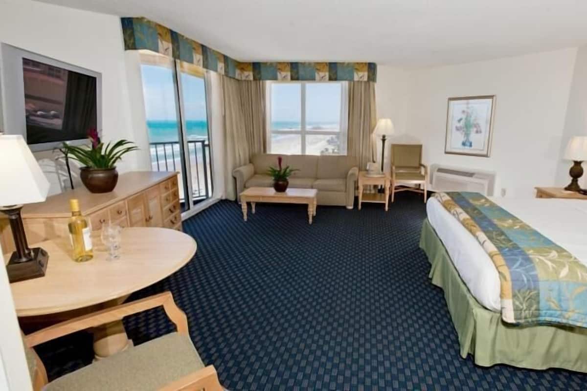 Room, 1 King Bed, Ocean View | Hypo-allergenic bedding, in-room safe, desk, laptop workspace