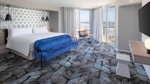Hypo-allergenic bedding, in-room safe, desk, laptop workspace - Ocean Breeze Club Hotel (Daytona Beach)