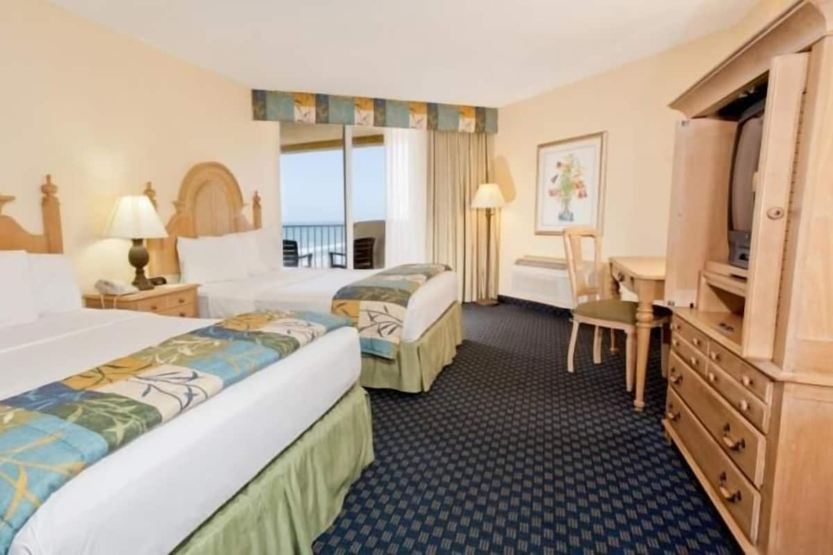 Hypo-allergenic bedding, in-room safe, desk, laptop workspace