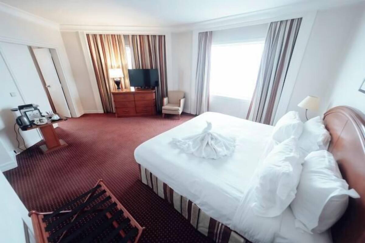 1 bedroom, Egyptian cotton sheets, premium bedding, pillow-top beds