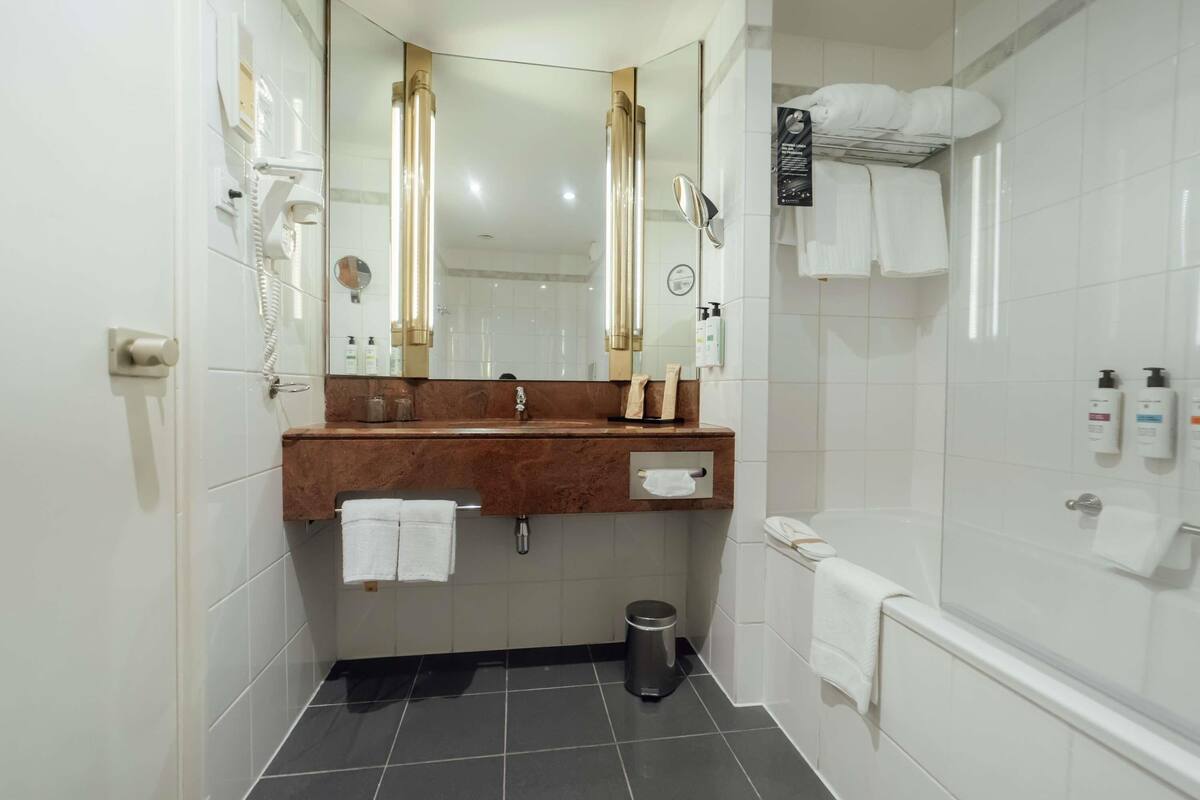 Deluxe Room, 1 Double Bed | 1 bedroom, Egyptian cotton sheets, premium bedding, pillowtop beds