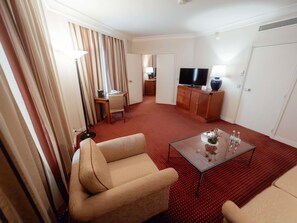 Executive Suite, 1 Double Bed | Egyptian cotton sheets, premium bedding, pillowtop beds, minibar - Pullman Bucharest (Bucharest)