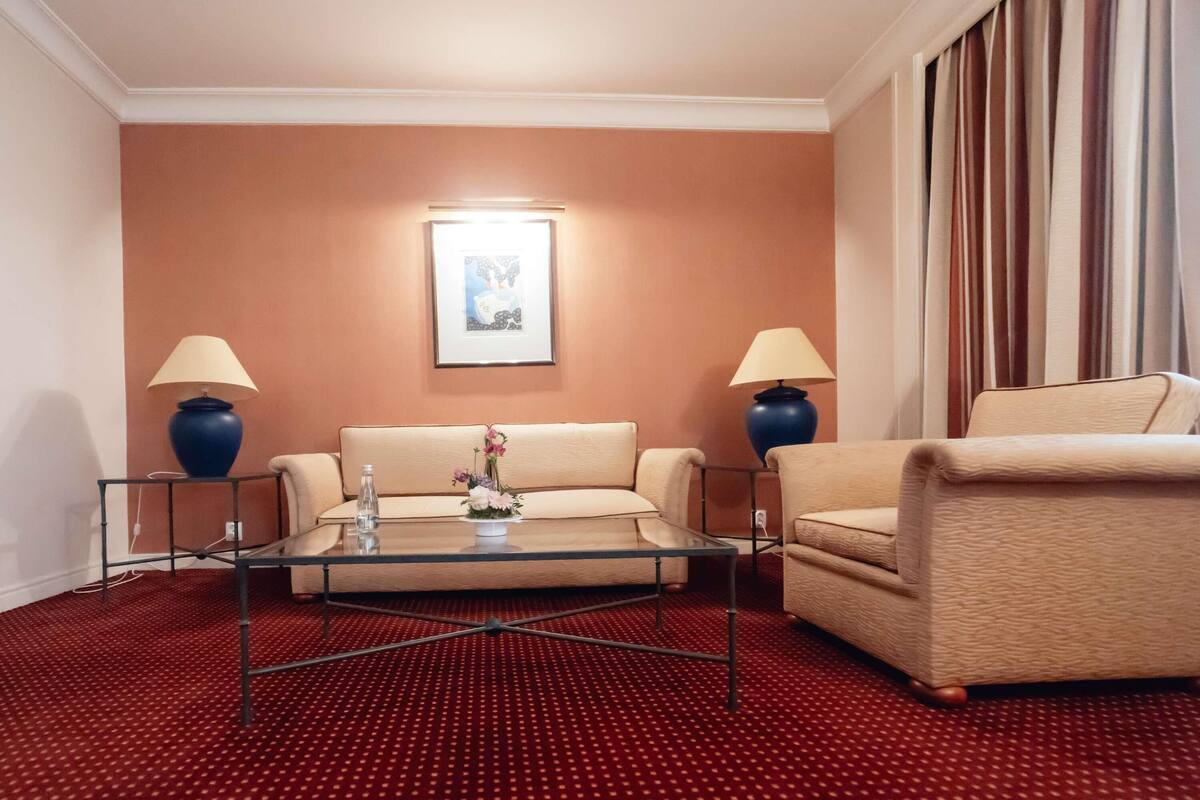 1 bedroom, Egyptian cotton sheets, premium bedding, pillowtop beds