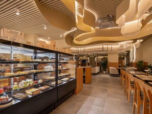 3 间餐厅,供应早餐、午餐和晚餐,国际美食