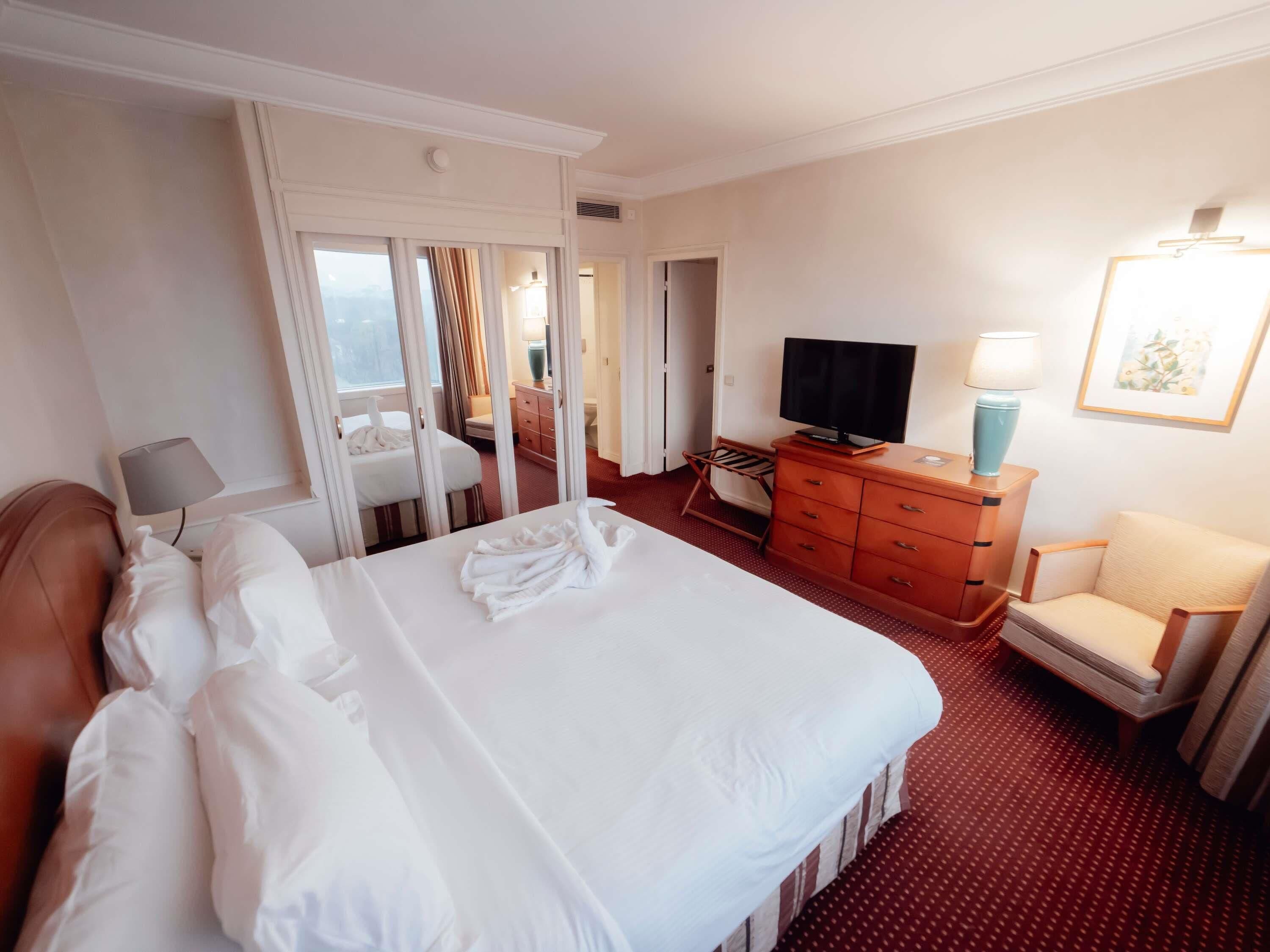 Deluxe Room, 1 Double Bed | Egyptian cotton sheets, premium bedding, pillowtop beds, minibar