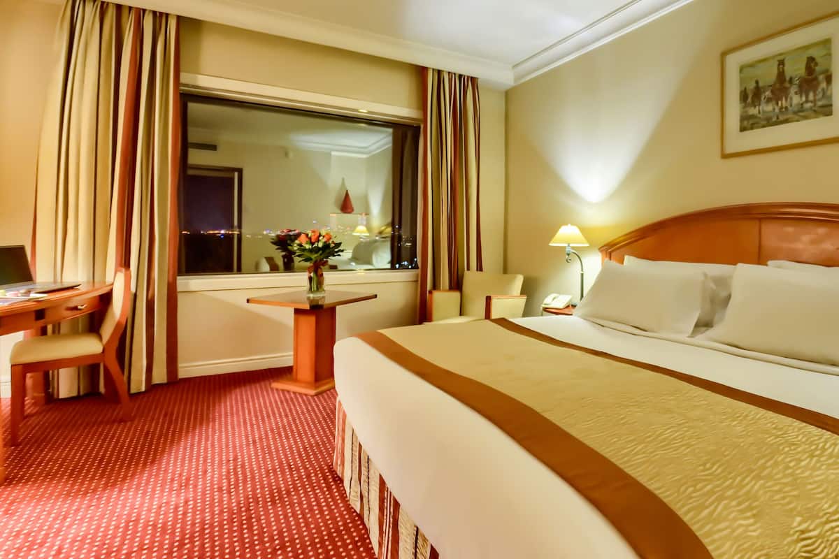 1 bedroom, Egyptian cotton sheets, premium bedding, pillowtop beds