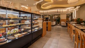 3 restaurants; breakfast, lunch and dinner served  - Pullman Bucharest (Bucharest)