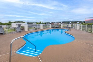 Piscine extérieure (ouverte en saison)