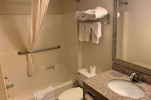 Combined shower/bathtub, free toiletries, hair dryer, towels