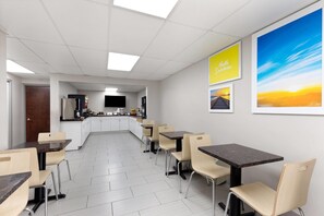 Free daily continental breakfast