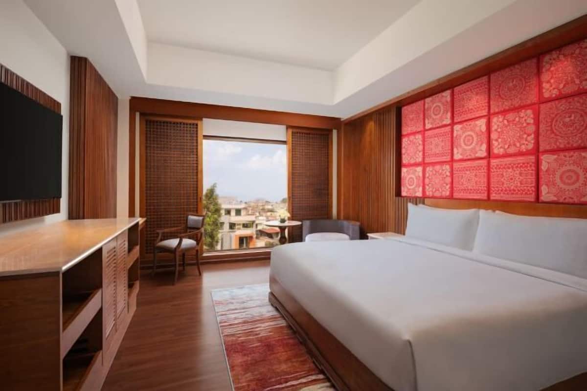 1 bedroom, premium bedding, down comforters, minibar
