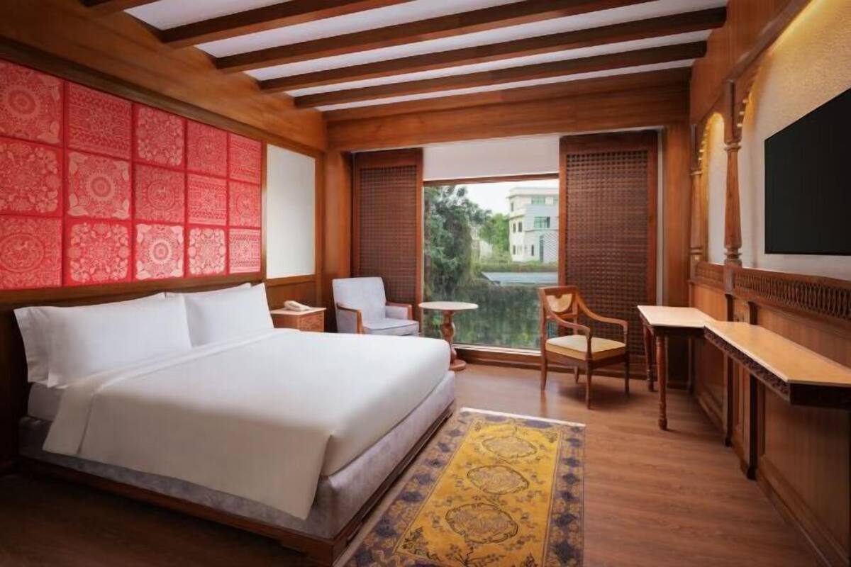 1 bedroom, premium bedding, down comforters, minibar
