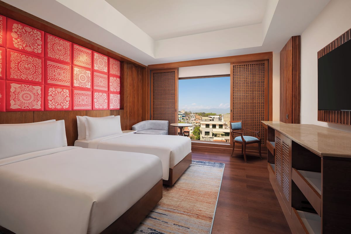 Club Room, 2 Single Beds, City View