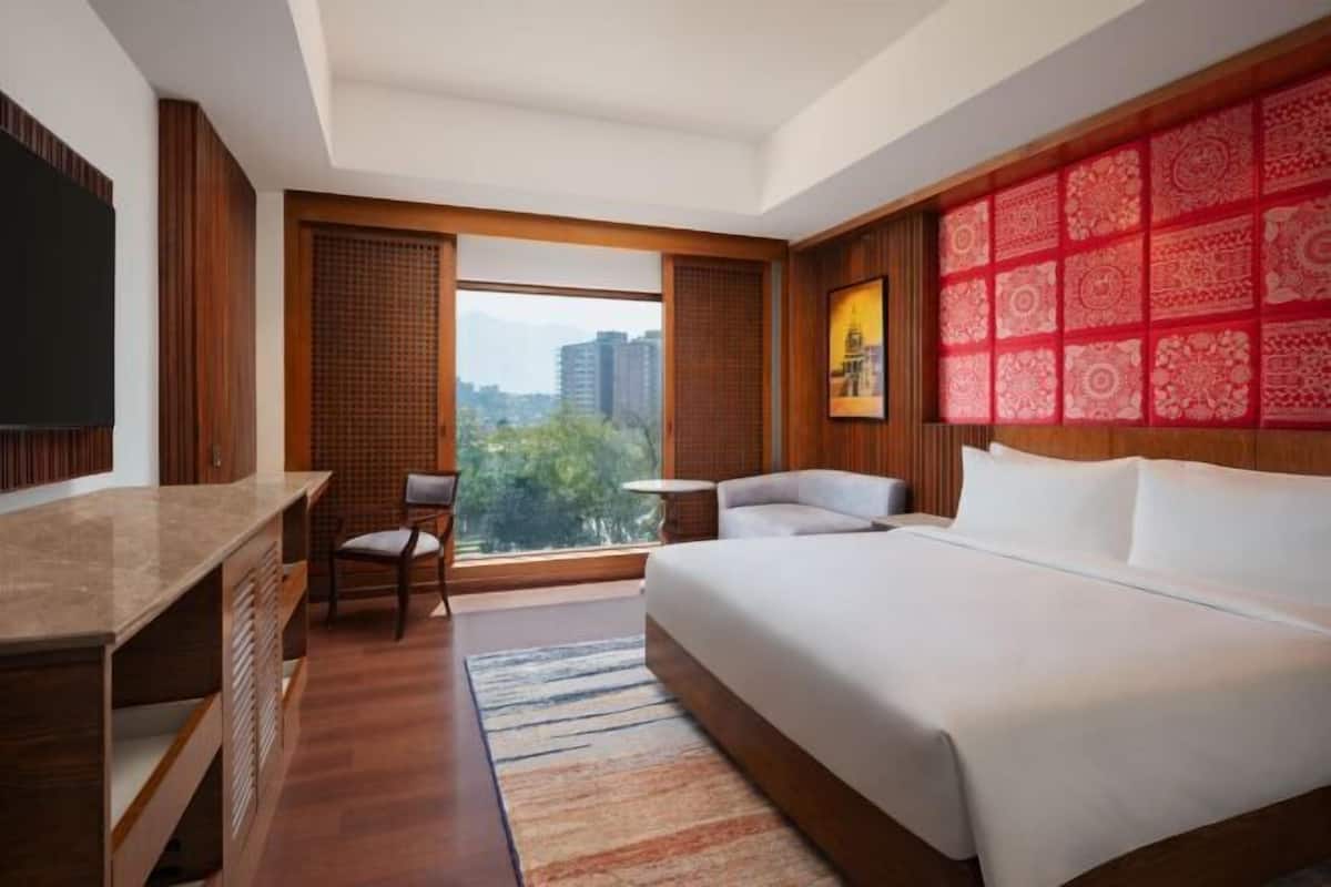 1 bedroom, premium bedding, down comforters, minibar
