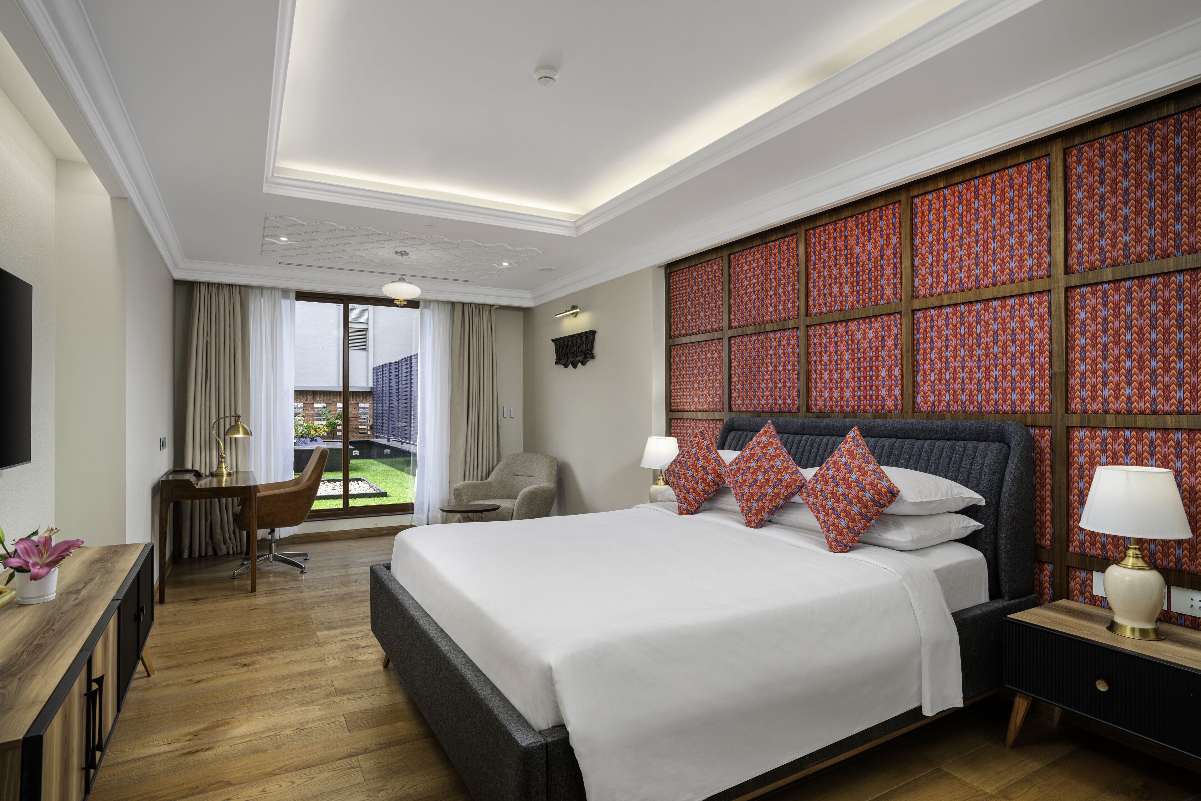 1 bedroom, premium bedding, down duvets, minibar