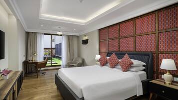 1 bedroom, premium bedding, down duvets, minibar