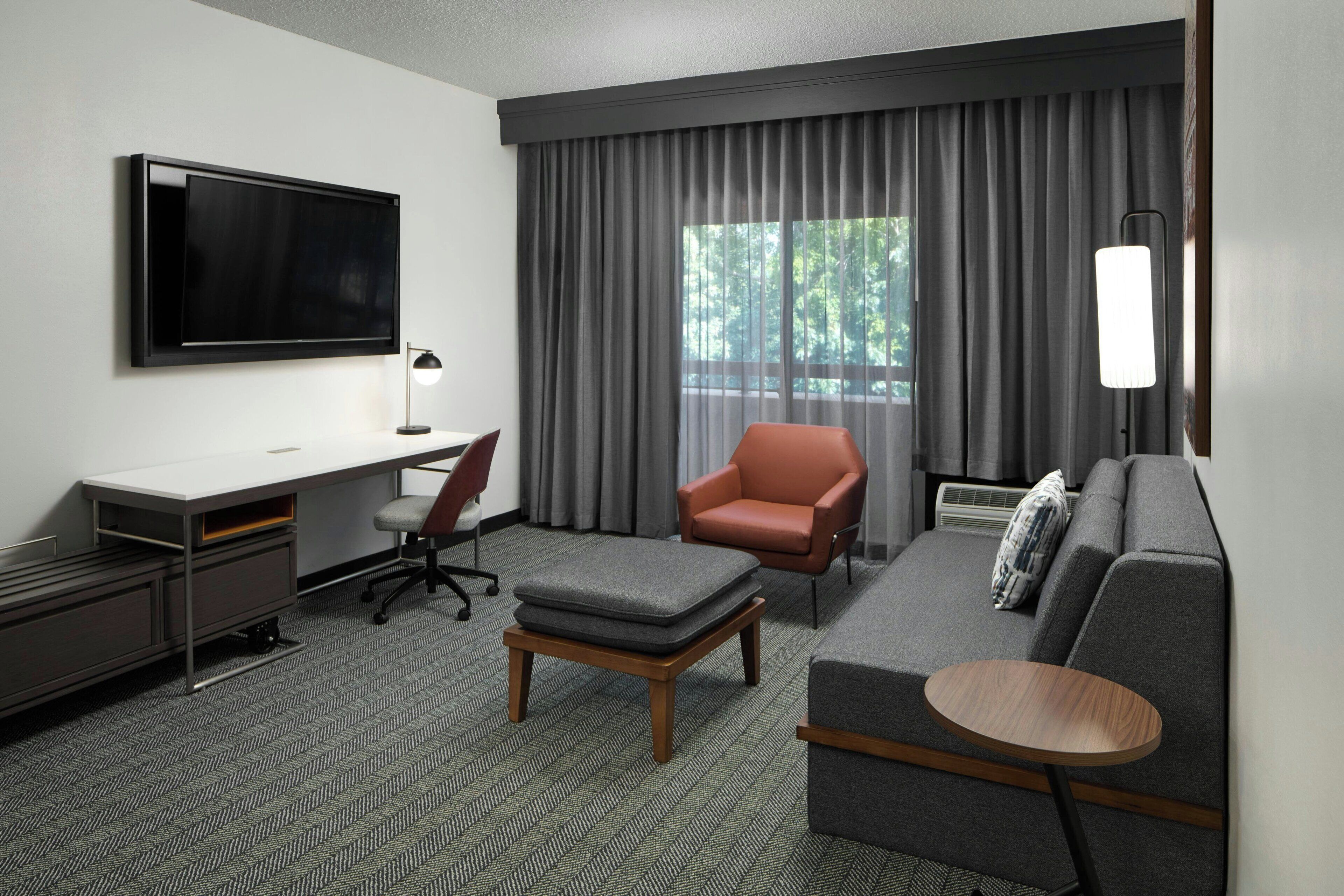 Premium bedding, in-room safe, desk, laptop workspace