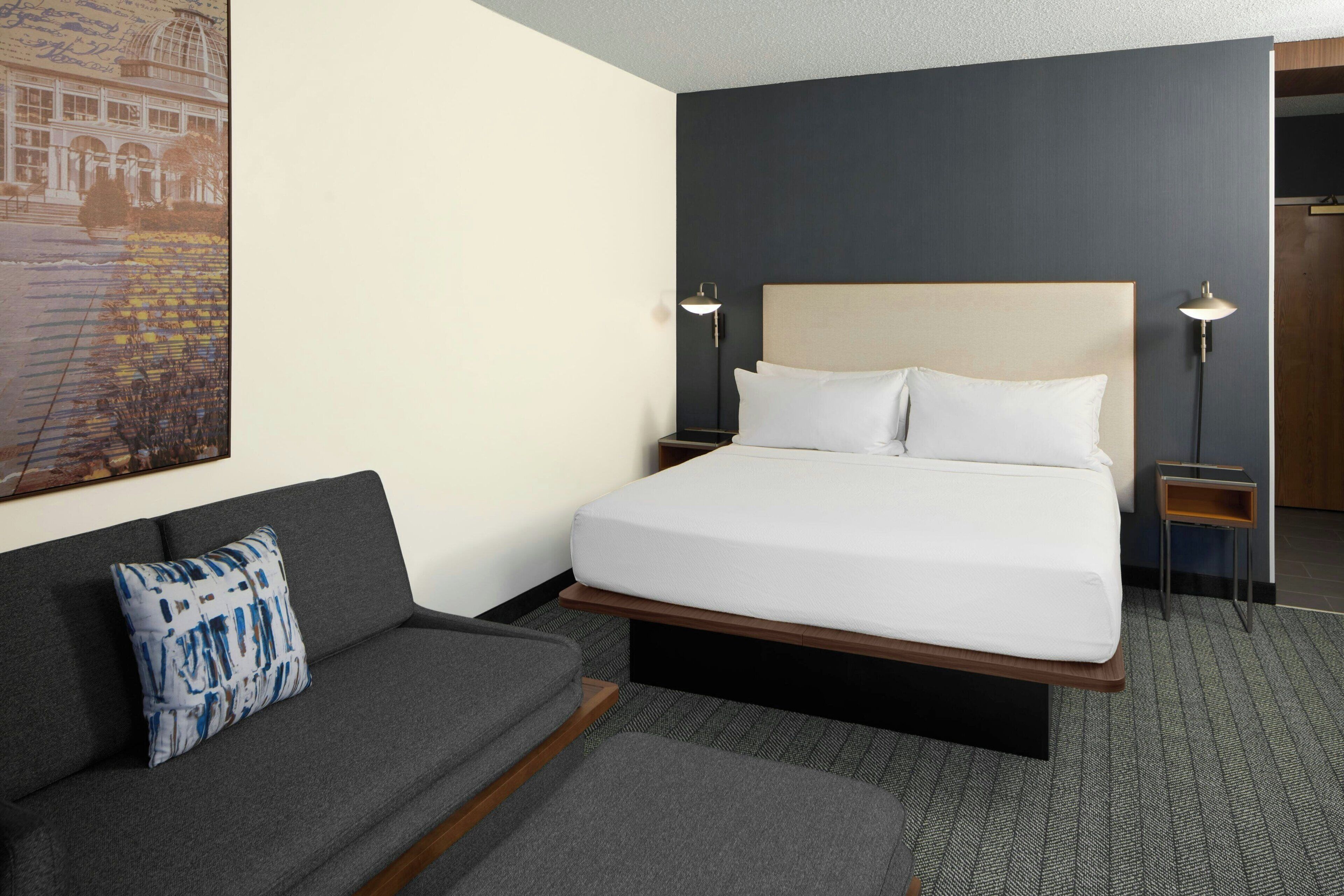 Sengetøy av topp kvalitet, safe på rommet og skrivebord