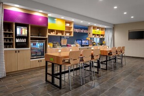 Café da manhã com buffet grátis todos os dias