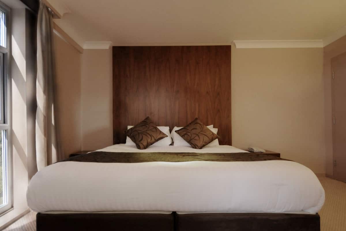In-room safe, individually decorated, individually furnished, desk
