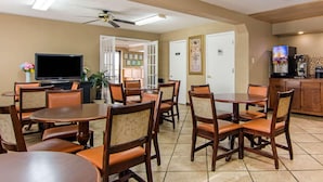 Restaurant - Econo Lodge Madison, AL (Madison)