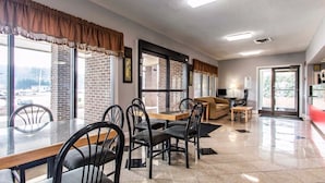 Restaurant - Econo Lodge Madison, AL (Madison)