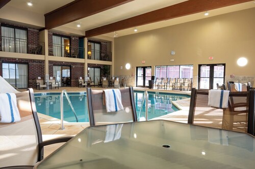 Express Suites Riverport Inn & Suites