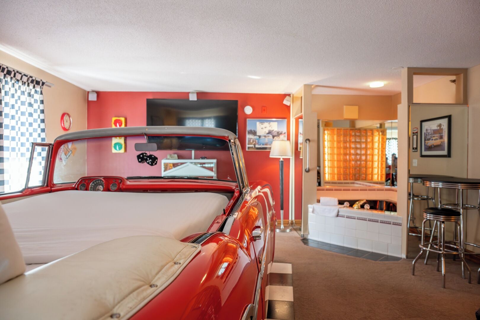 Phòng Suite có thiết kế đặc sắc, 1 giường đôi và sofa giường, không hút thuốc, bồn tắm nước nóng | Bàn, bàn ủi/dụng cụ ủi quần áo, nôi (giường cho trẻ sơ sinh) miễn phí 