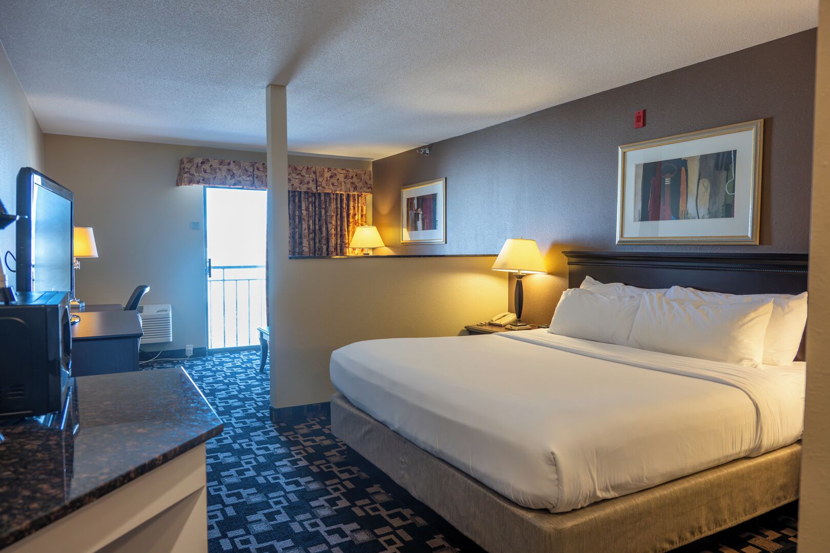 Junior Suite, 1 King Bed with Sofa bed | Desk, iron/ironing board, free cribs/infant beds, rollaway beds