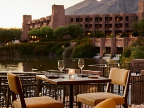 4 restaurants, breakfast, lunch, dinner served; American cuisine - Loews Ventana Canyon Resort (Tucson)