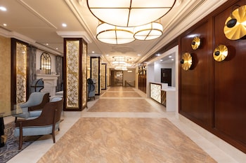 Hotel entrance and lobby at Westgate New York Grand Central