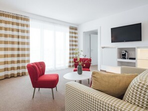 Suite | 1 bedroom, hypo-allergenic bedding, minibar, in-room safe