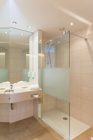 Deluxe-Doppelzimmer (Morgensonne) | Dusche im Bad
