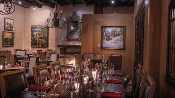 2 bares o lounges, bar de cocteles