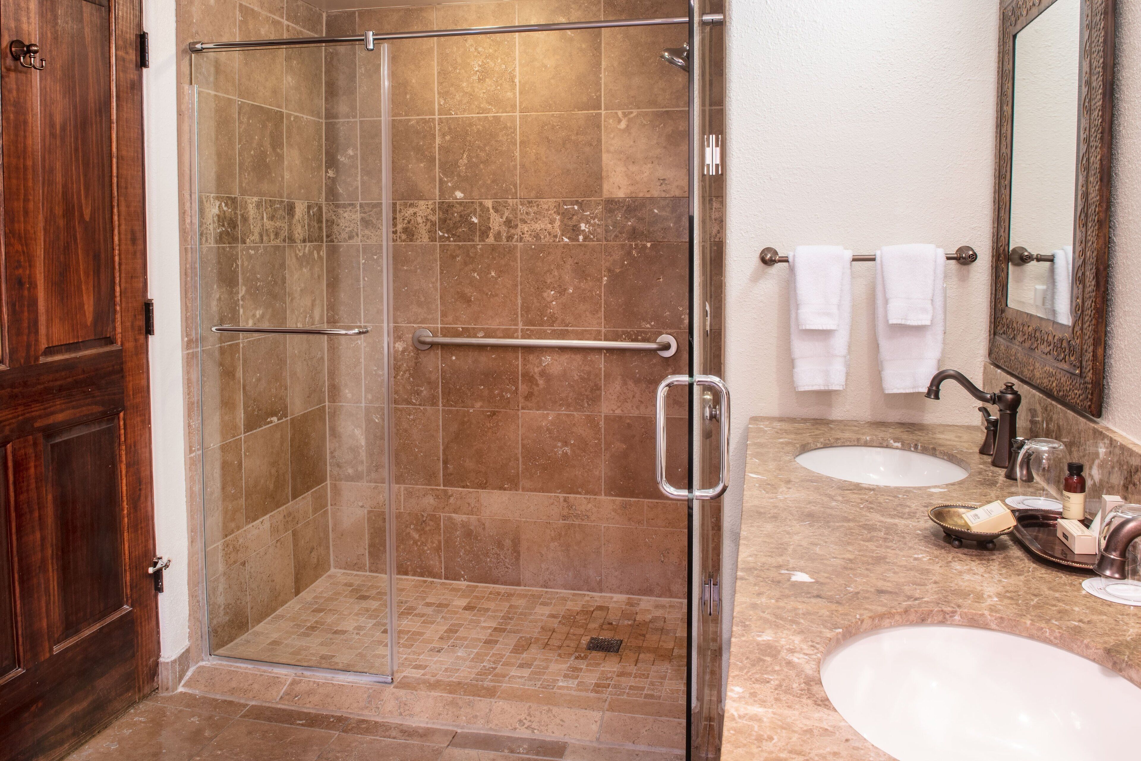 Combined shower/tub, free toiletries, hair dryer, bathrobes