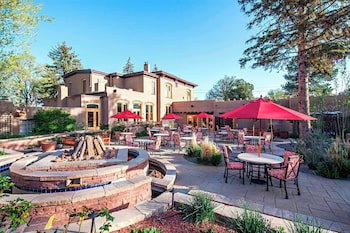 2 restaurants, breakfast served at La Posada de Santa Fe, A Tribute Portfolio Resort & Spa