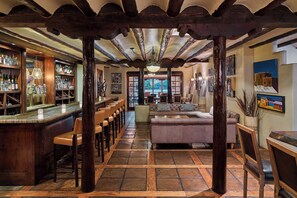 2 restaurants, breakfast served