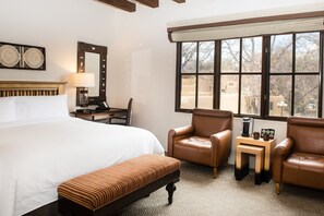 Premium bedding, in-room safe, individually decorated - La Posada de Santa Fe, A Tribute Portfolio Resort & Spa by Marriott (Santa Fe)