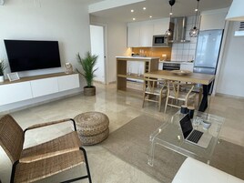 Exclusive Apartment | Dining room