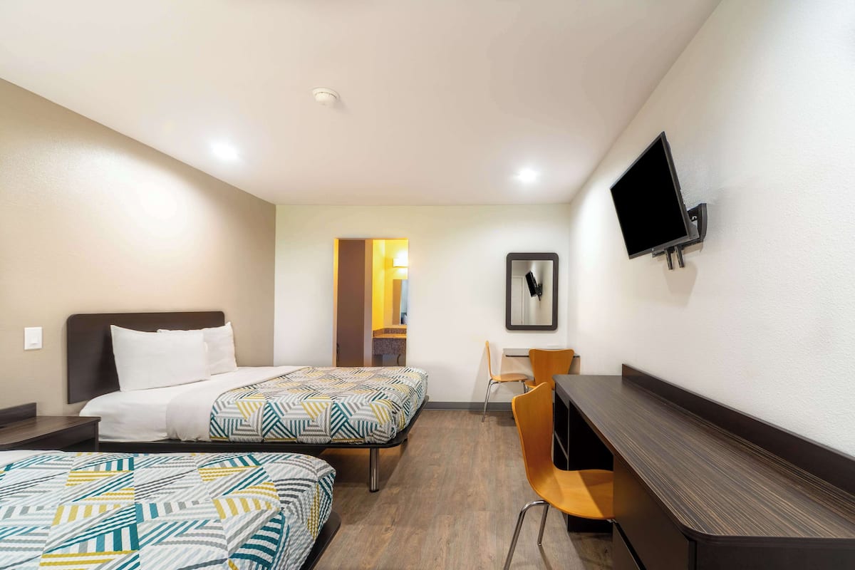 Blackout curtains, free WiFi, bed sheets