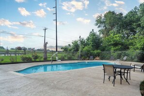 Pool - Motel 6 Livingston, TX (Livingston)