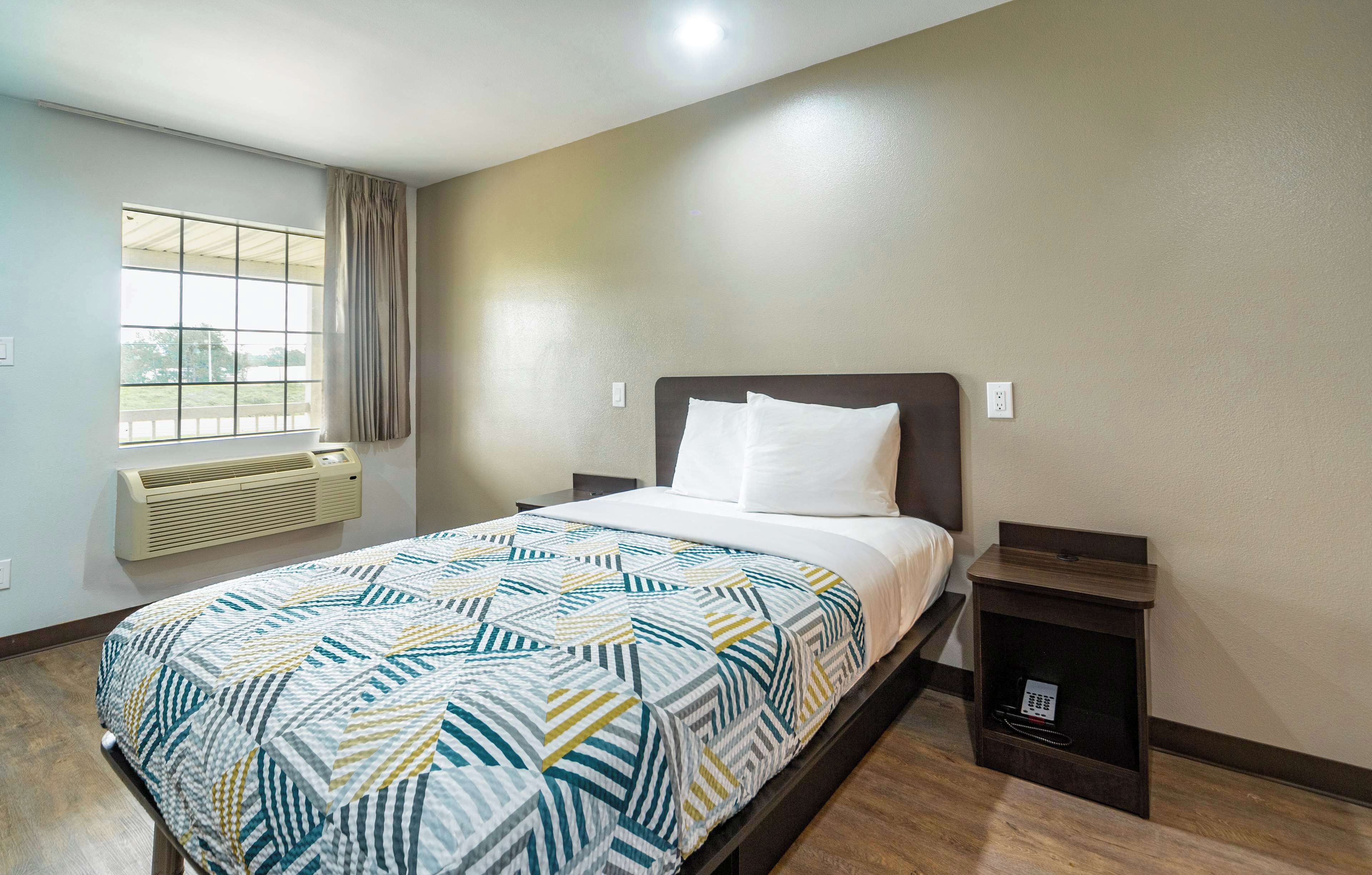 Blackout curtains, free WiFi, bed sheets