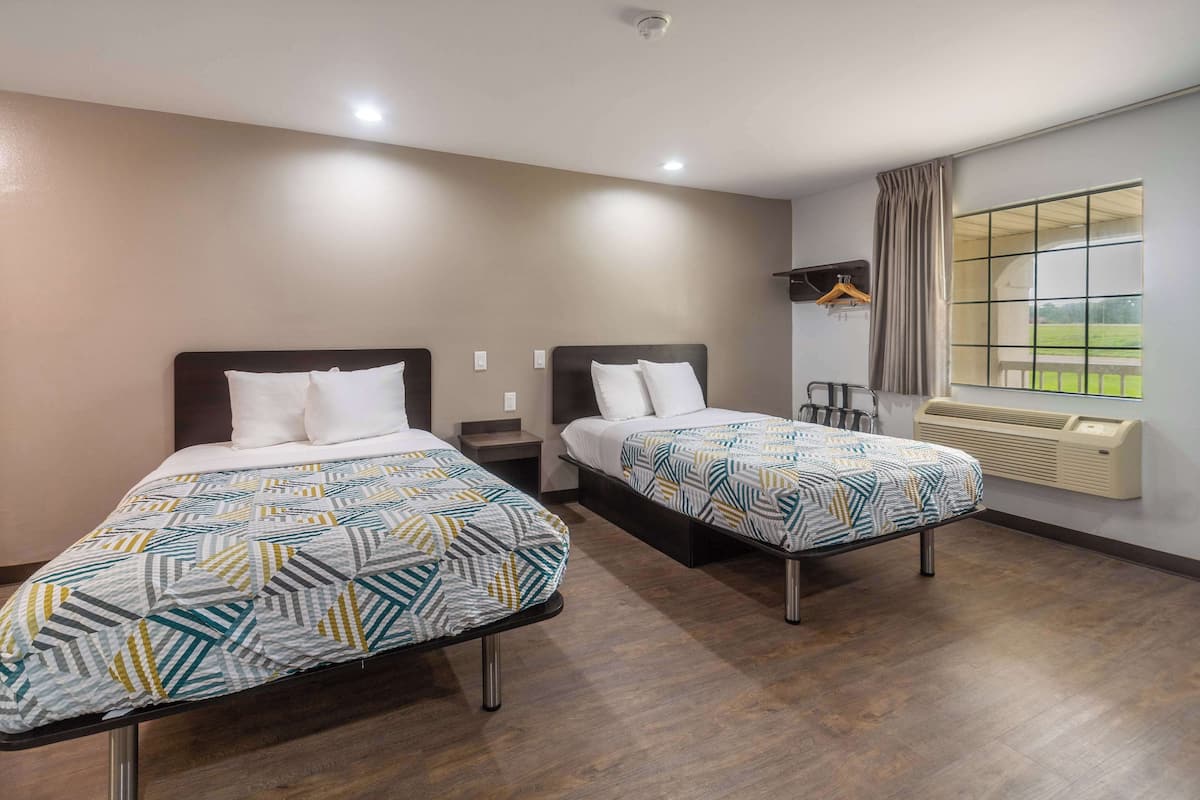 Blackout curtains, free WiFi, bed sheets