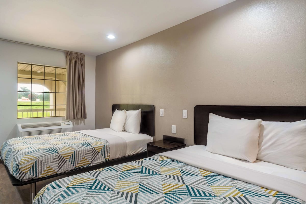 Blackout curtains, free WiFi, bed sheets