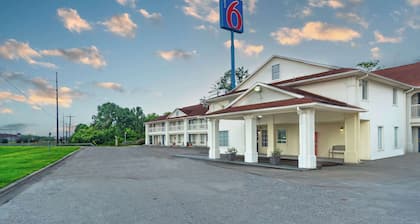 Motel 6 Livingston, TX