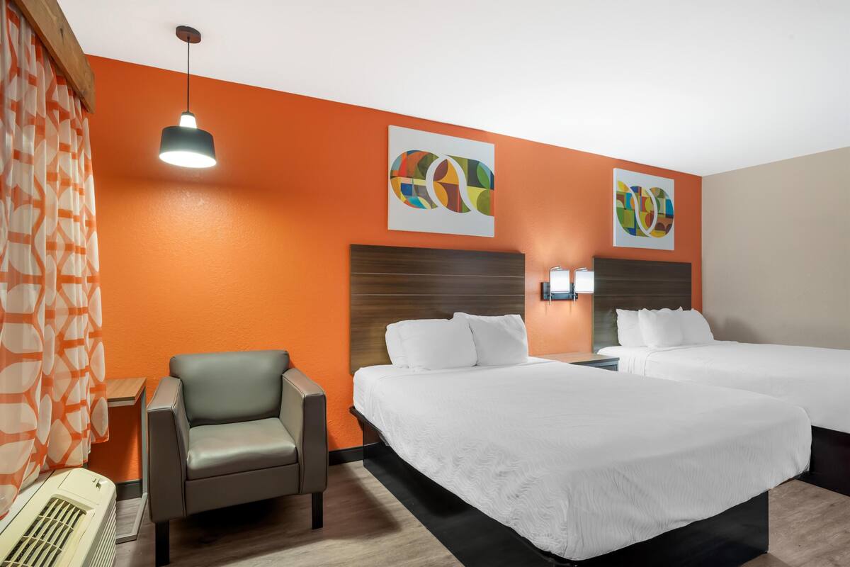 Standard Room, 2 Queen Beds, Accessible, Bathtub | In-room safe, desk, iron/ironing board, WiFi (surcharge)