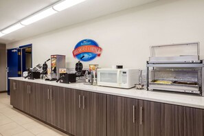 Café da manhã com buffet grátis todos os dias