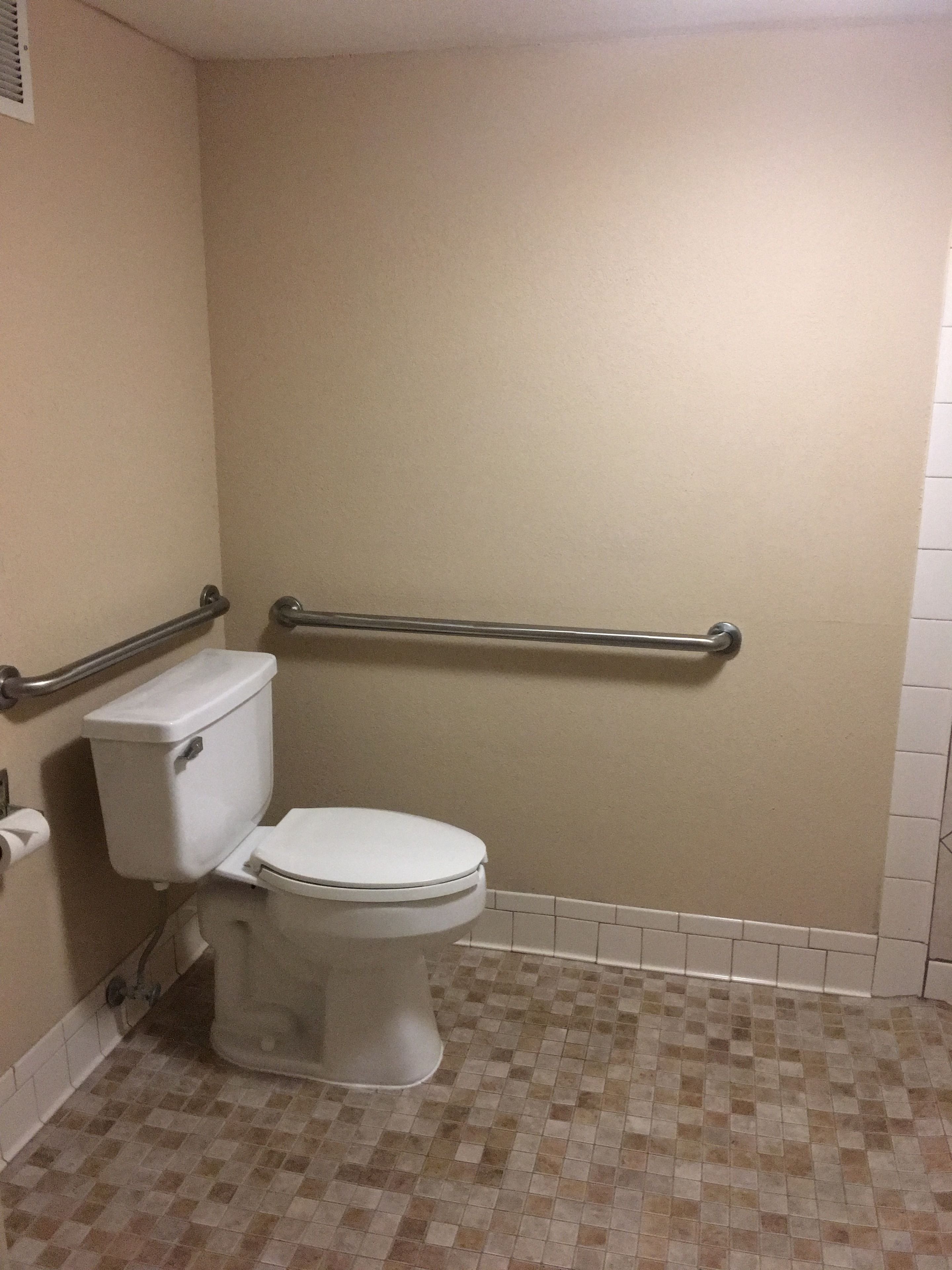 room, 1 king bed, accessible | bathroom | free toiletries, towels