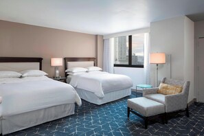 Premium bedding, in-room safe, desk, blackout drapes - Sheraton Norfolk Waterside Hotel (Norfolk)